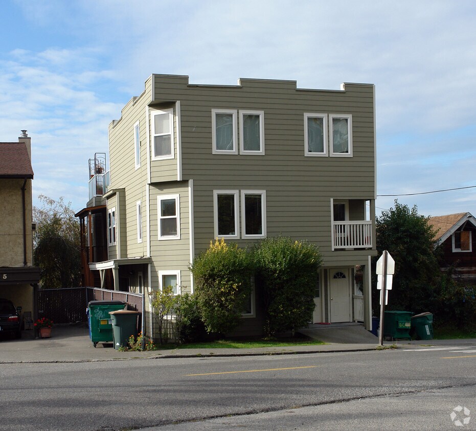 Primary Photo - 2053 Gilman Dr W