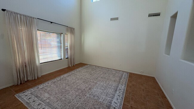 Building Photo - Horse Property in QC