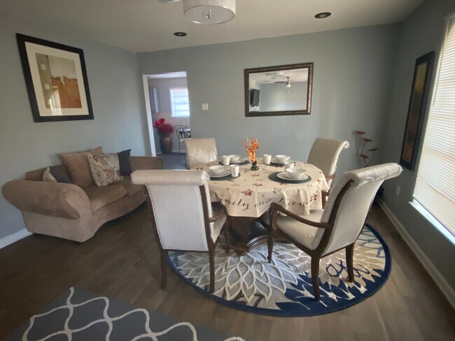 Building Photo - 2851 Bacchus Dr