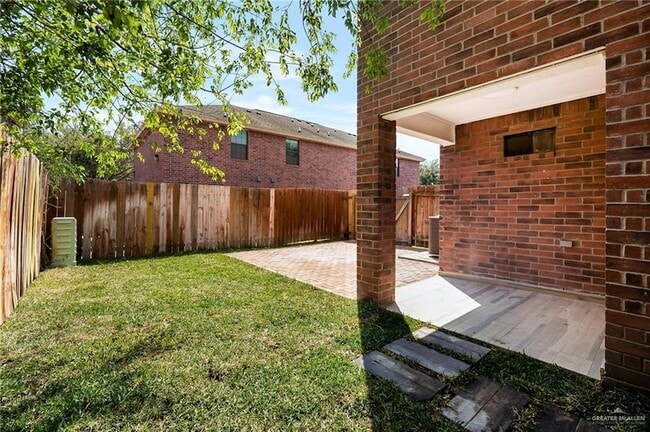 Building Photo - 213 S 49th St