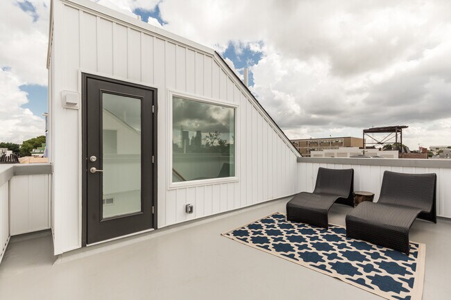 Building Photo - 1237 N 27th St