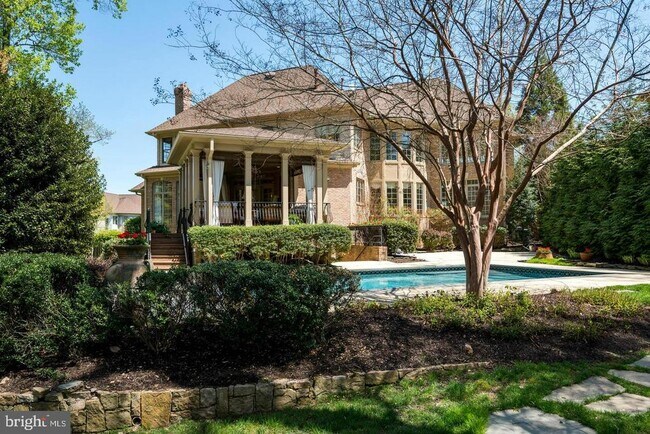 Foto del edificio - 1550 Shelford Ct