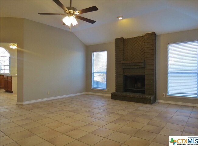 Foto del edificio - 1260 Hilltop Dr