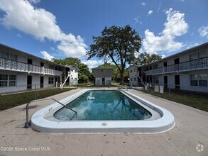 Building Photo - 1432 Parkway Dr
