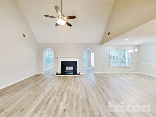 Building Photo - 331 Crestridge Ln