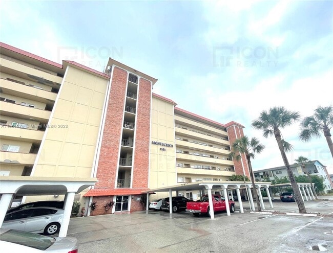 Building Photo - 1101 Crystal Lake Dr