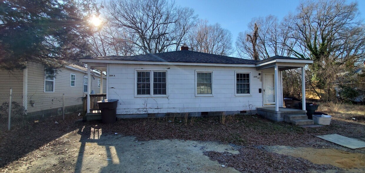 Foto principal - 2 Bedroom 1 Bathroom Duplex!