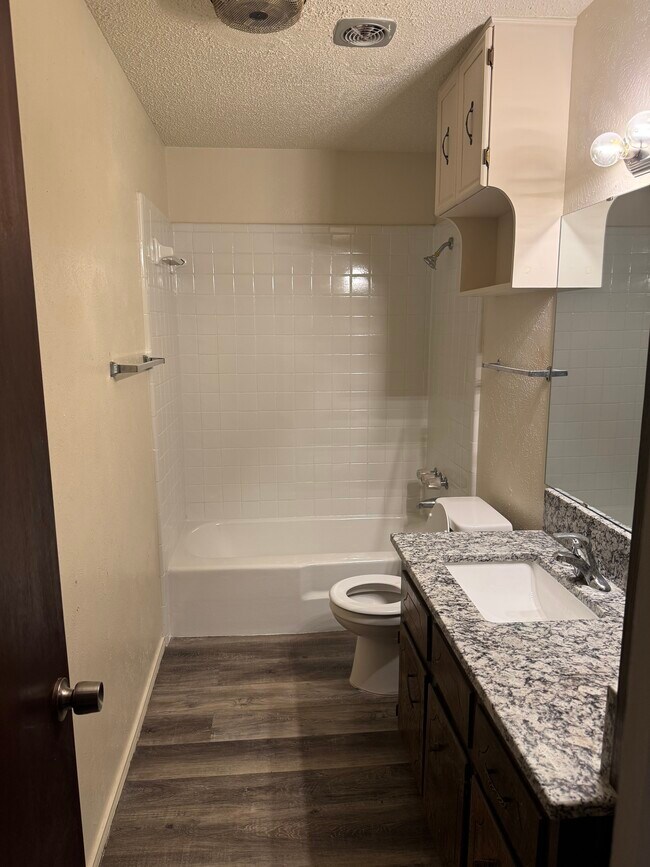 Baño - 1202 Wales Dr