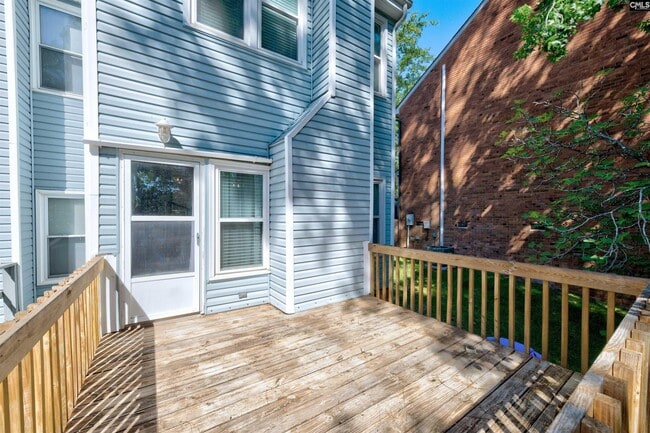 Building Photo - 111 Village Walk