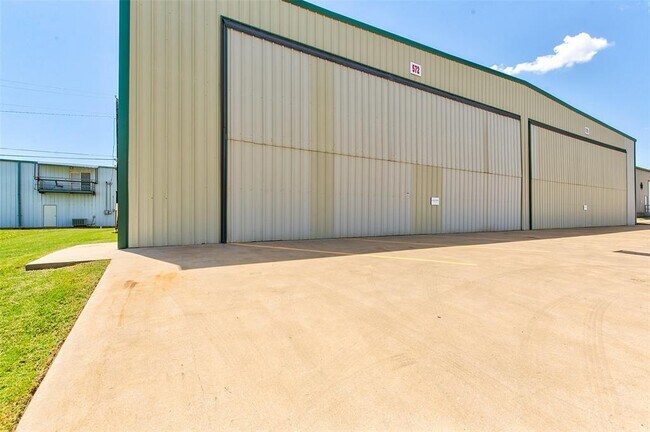 Building Photo - 572 Aviator Dr
