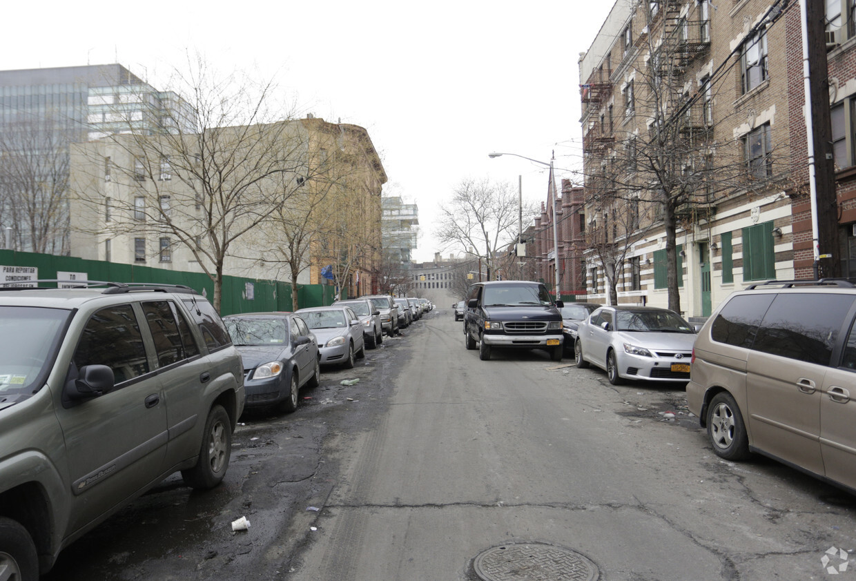 Foto del edificio - 300-304 E 162nd St