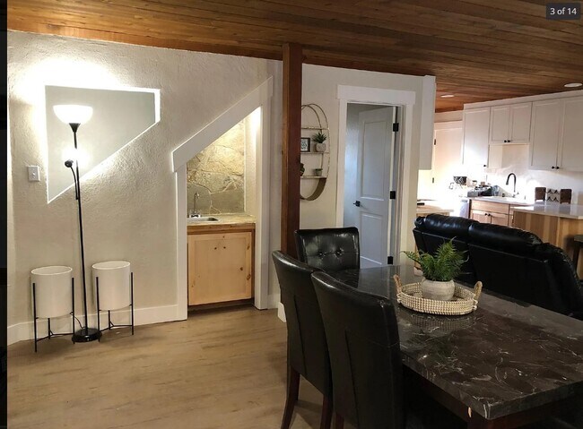 living room & wet bar - 11731 Cedar Trl