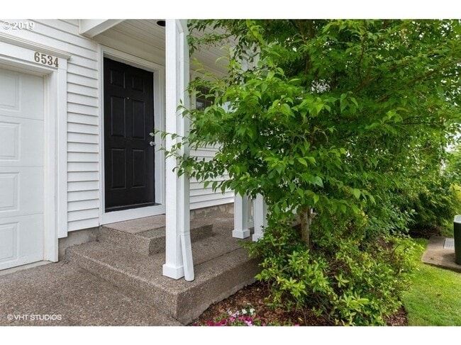 Photo - 3Bd/2.5Ba in a Well-Liked Bethany Neighborhood ~ Washer/Dryer Included with 2 Car Garage and Fenc... House