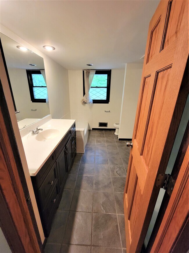 Foto del edificio - 3025 Walnut Grove Ln N