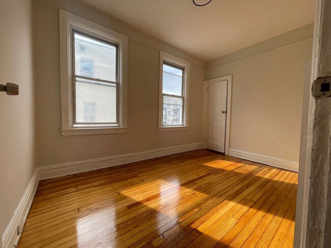 Foto del edificio - 136 Myrtle Ave
