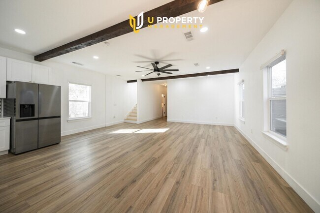 Building Photo - Downtown Dallas, morden home! Tenants choose to keep the furnatures or remove.