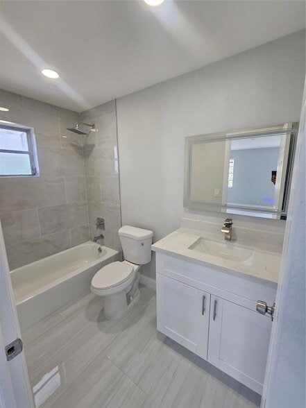 Building Photo - 4072 SW 51st St