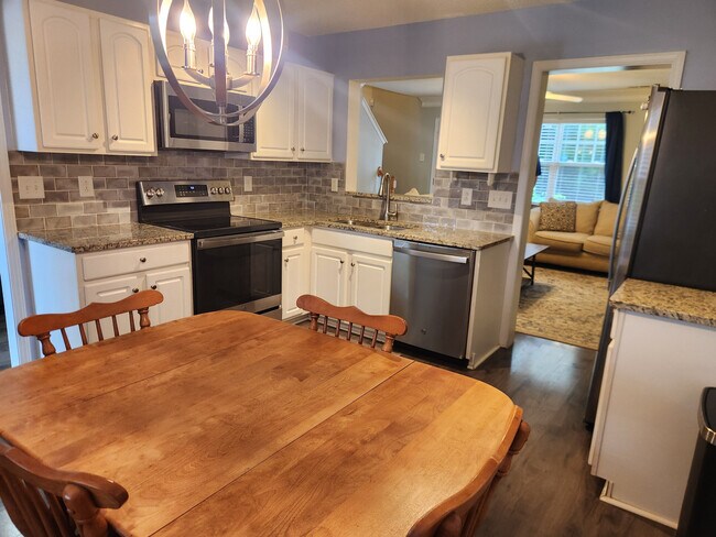 Foto del edificio - Room in Single Family Home on Meadowcreek Village Dr