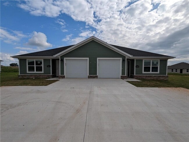 Building Photo - 704 W Loren Dr