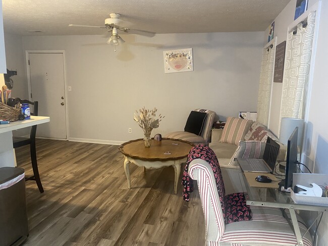 Building Photo - 23240 Chestnut Oak Ct