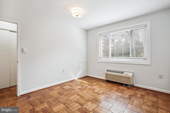 Building Photo - 4114 Davis Pl NW