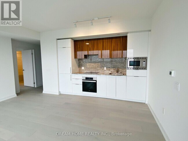 Photo du bâtiment - 50-2250 O'Neill Rd