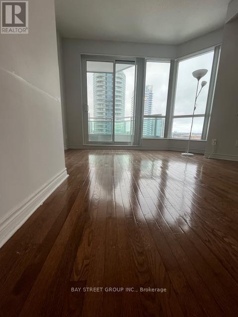 Photo du bâtiment - 60 Byng Ave