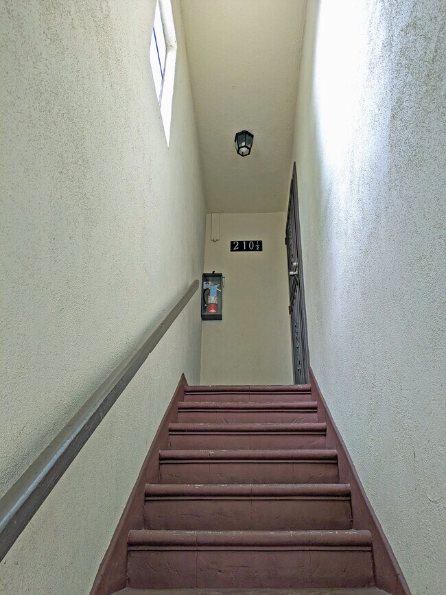 Foto del edificio - 210 S Bushnell Ave