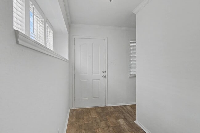 Foto del edificio - 10925 Caldwell Ln