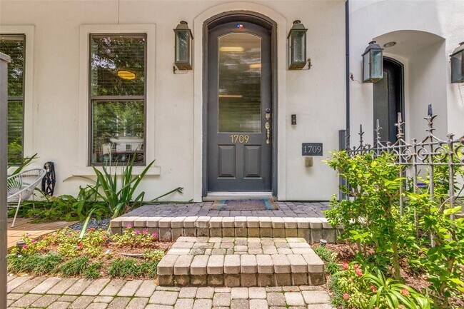 Building Photo - 1709 Ashland St