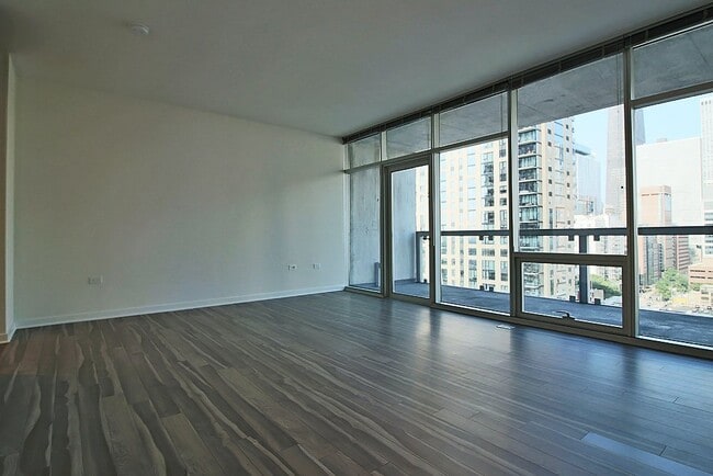 Building Photo - 801 N La Salle Dr