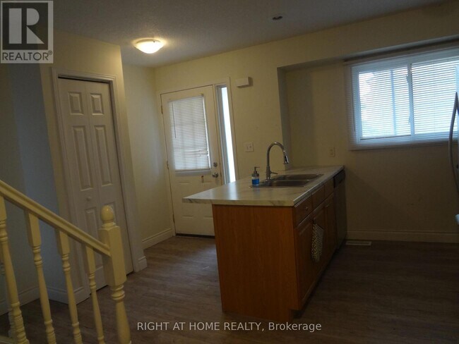 Building Photo - 211 Veronica Dr