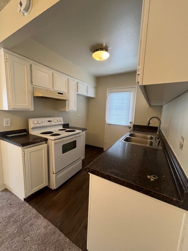 623 Halyard St Unit Halyard, Port Hueneme, CA 93041 Room for Rent in