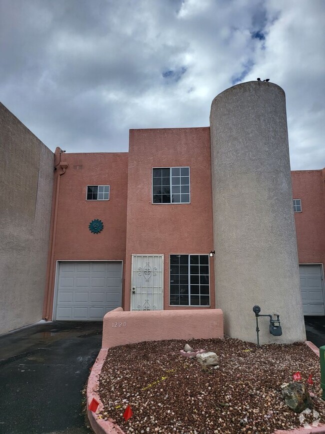 Building Photo - 1220 Rosemont Ave NW
