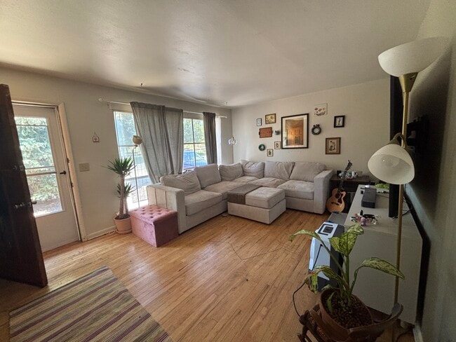 Sala de estar - 140 S Lashley Ln