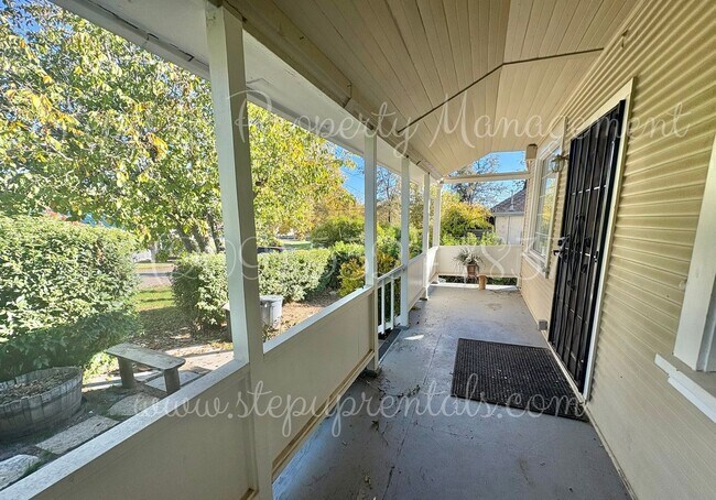 Foto del edificio - Charming 3-Bedroom Home in Tuolumne, CA – ...