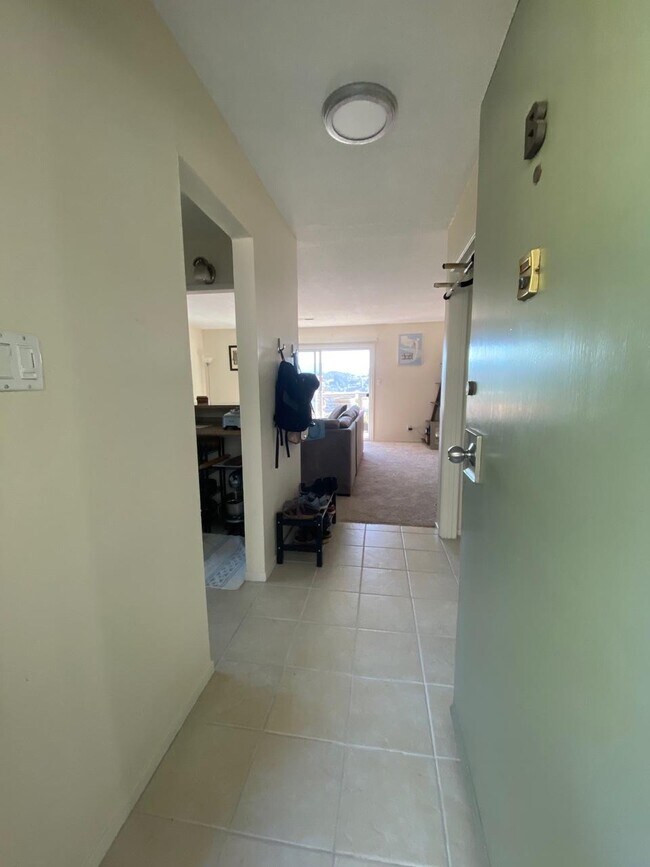 Entry hall - 20 Circle Dr
