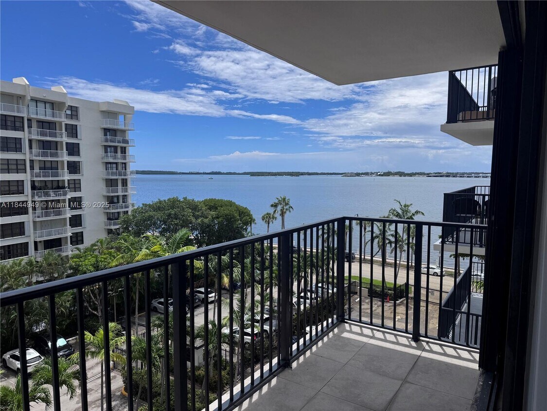 Primary Photo - 1450 Brickell Bay Dr