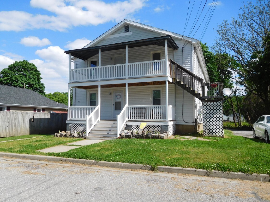 Primary Photo - 102 Chester St