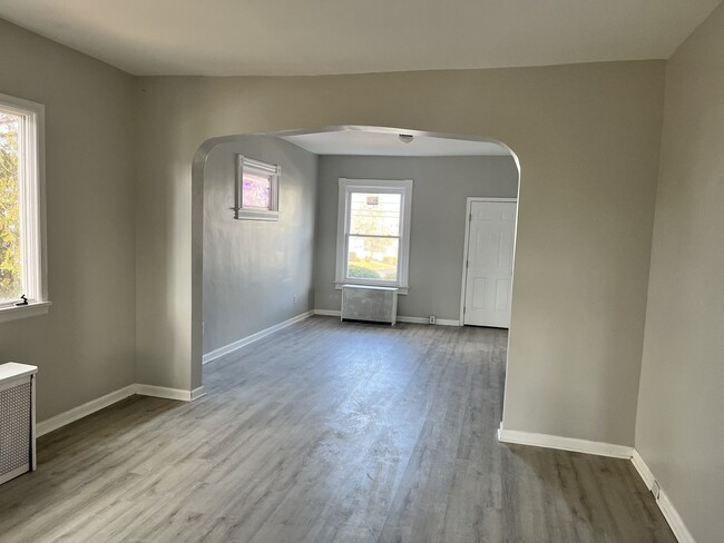 Building Photo - AVAILABLE NOW! Newly remodeled spacious 2BR!