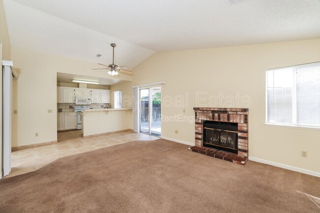 Building Photo - 357 Hazelnut Ln