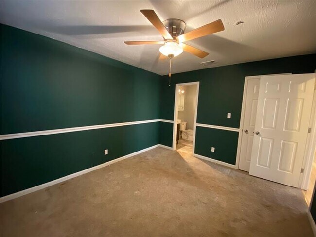 Building Photo - 2132 River Heights Walk