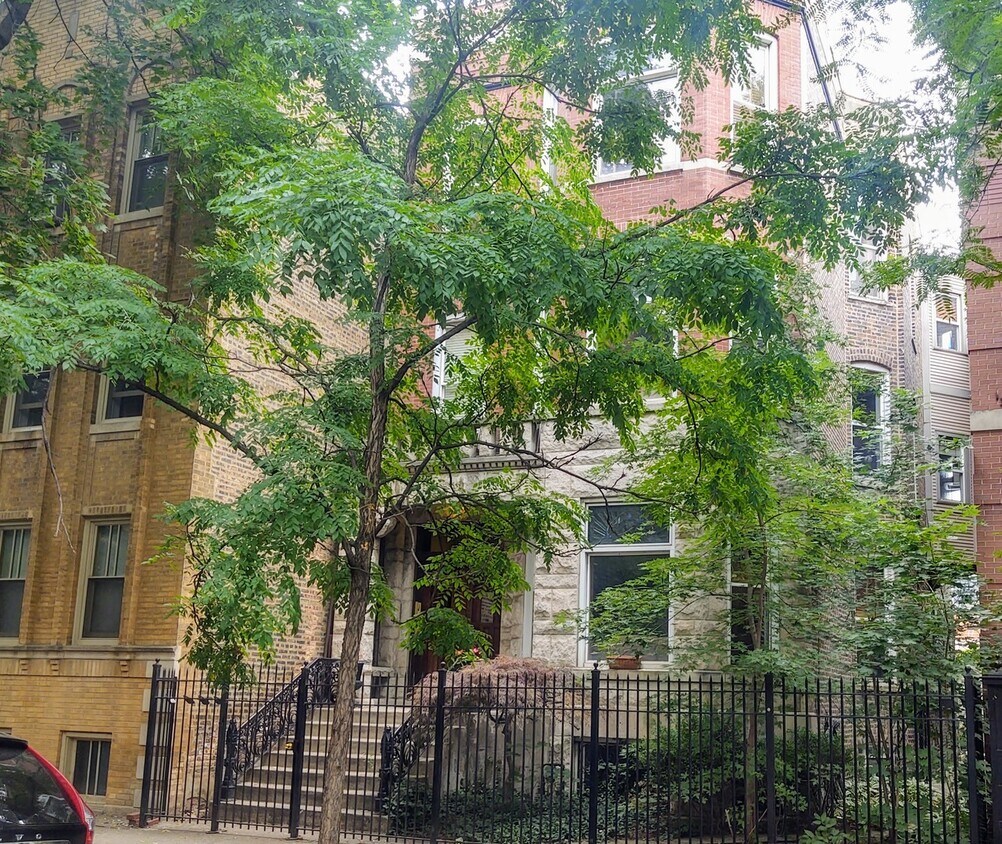 Primary Photo - 2227 N Bissell St
