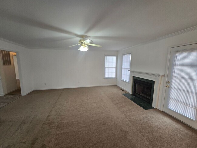 Foto del edificio - 3 bedroom rancher  in City of Colonial Hei...