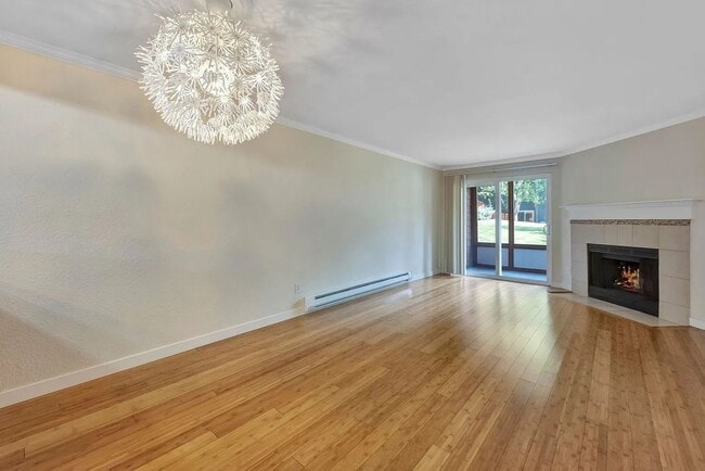 Building Photo - Cozy 2 bedroom 1 bath conveniently located...