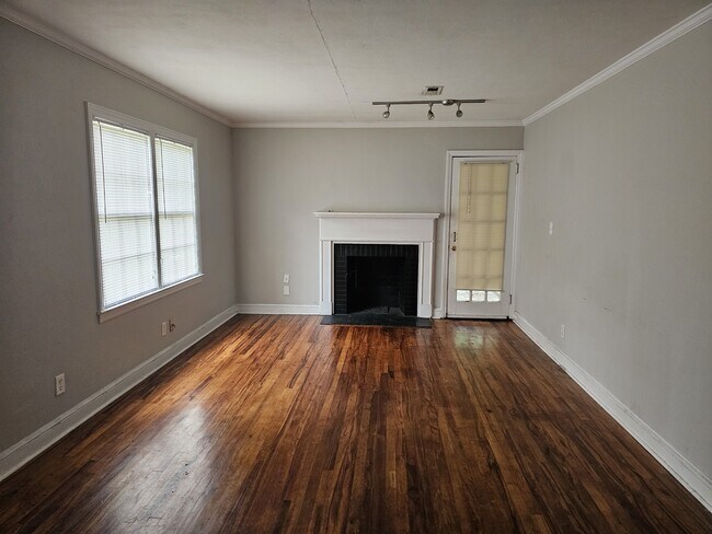 Foto del edificio - 406 W 6th St