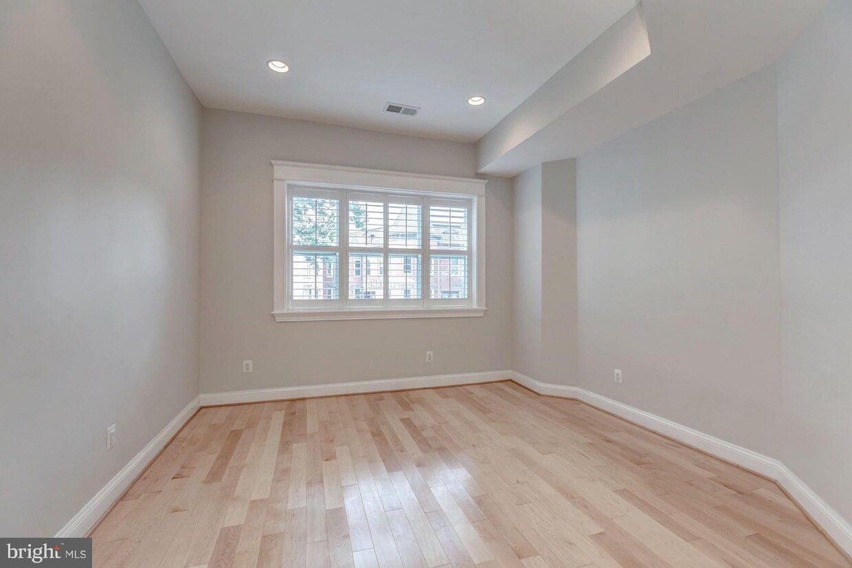 Primary Photo - 231 Florida Ave NW