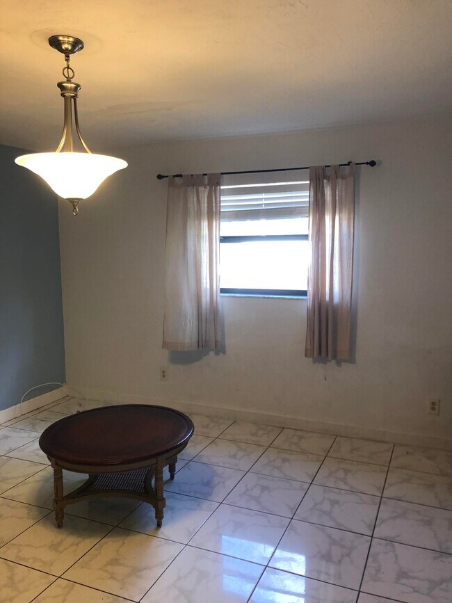 Foto del edificio - 5738 Taylor St