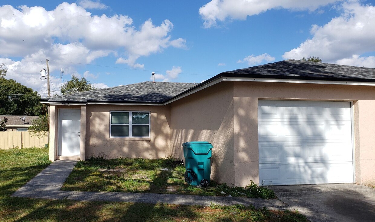 Foto principal - 2 BR / 2 BA Condo with Attached Garage and...