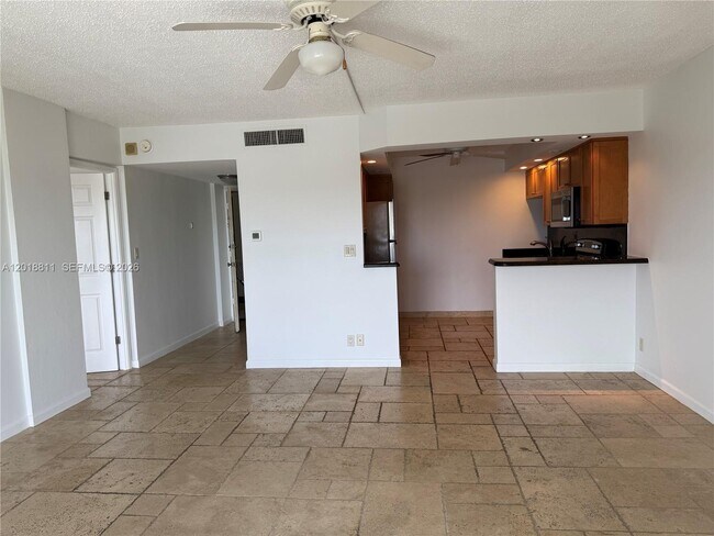 Foto del edificio - 2900 NE 30th St